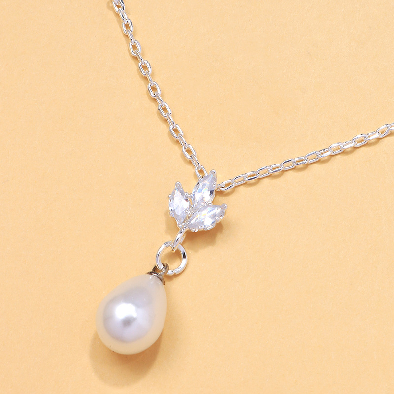 Pearl zircon collarbone chain
