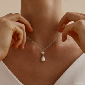 Pearl zircon collarbone chain