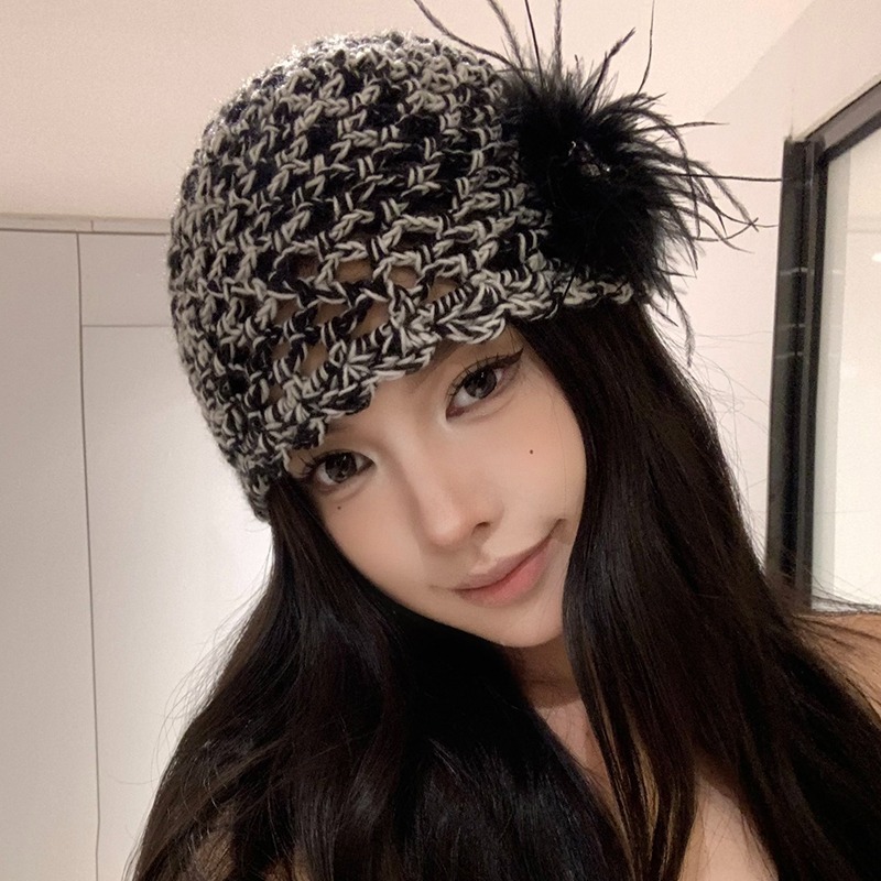 French Retro Black Feather Hand-woven Knitted Hat - Image 4